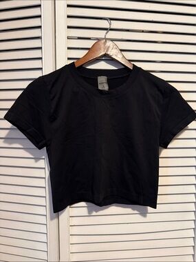 Aritzia Black Crewneck Crop Tee